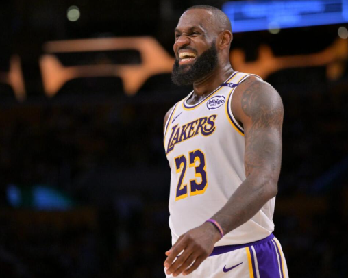 LeBron James Memprediksi Lakers Bisa Juarai NBA Lagi lebron-james-memprediksi-lakers-bisa-juarai-nba-lagi