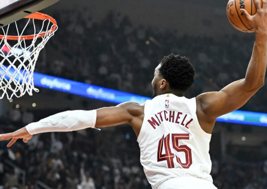 donovan-mitchell-mengharapkan-lonzo-ball-bisa-gendong-tim